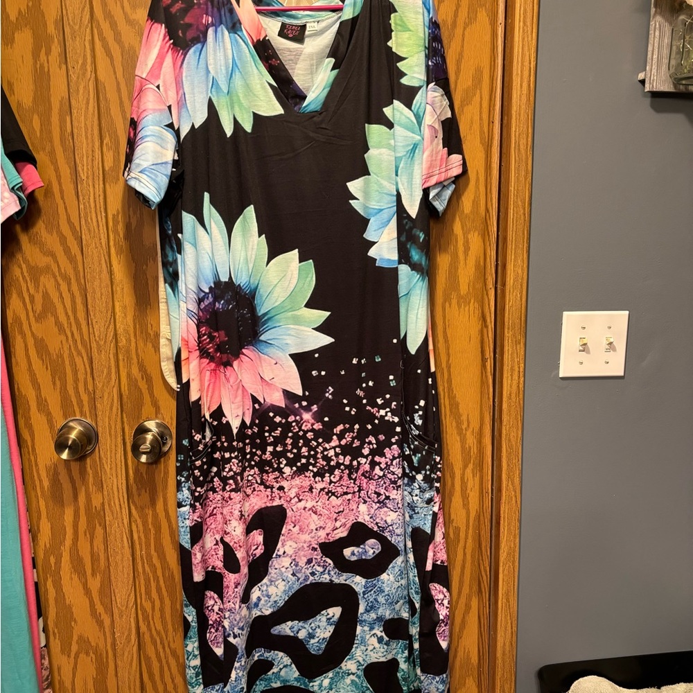 Floral V-Neck Maxi Dress - Multicolor
